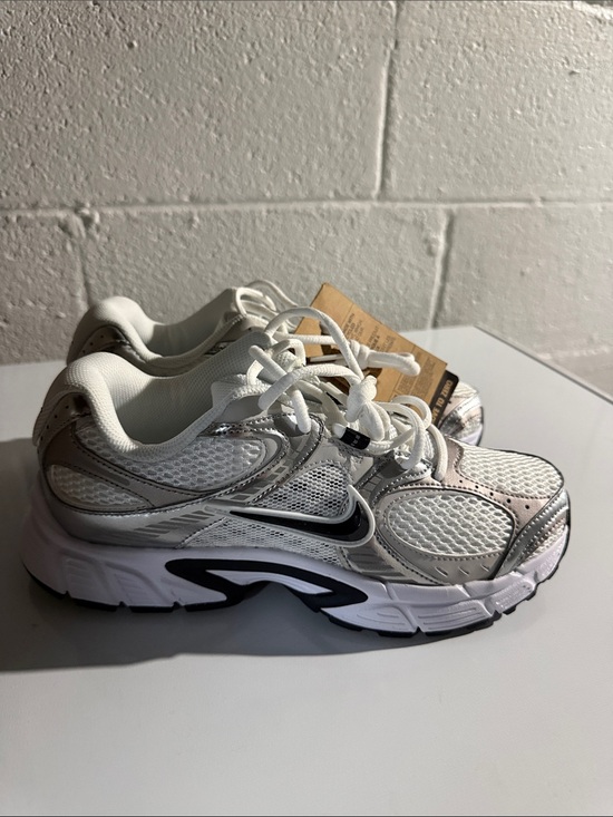 Nike Shoes - Nike v5 RNR